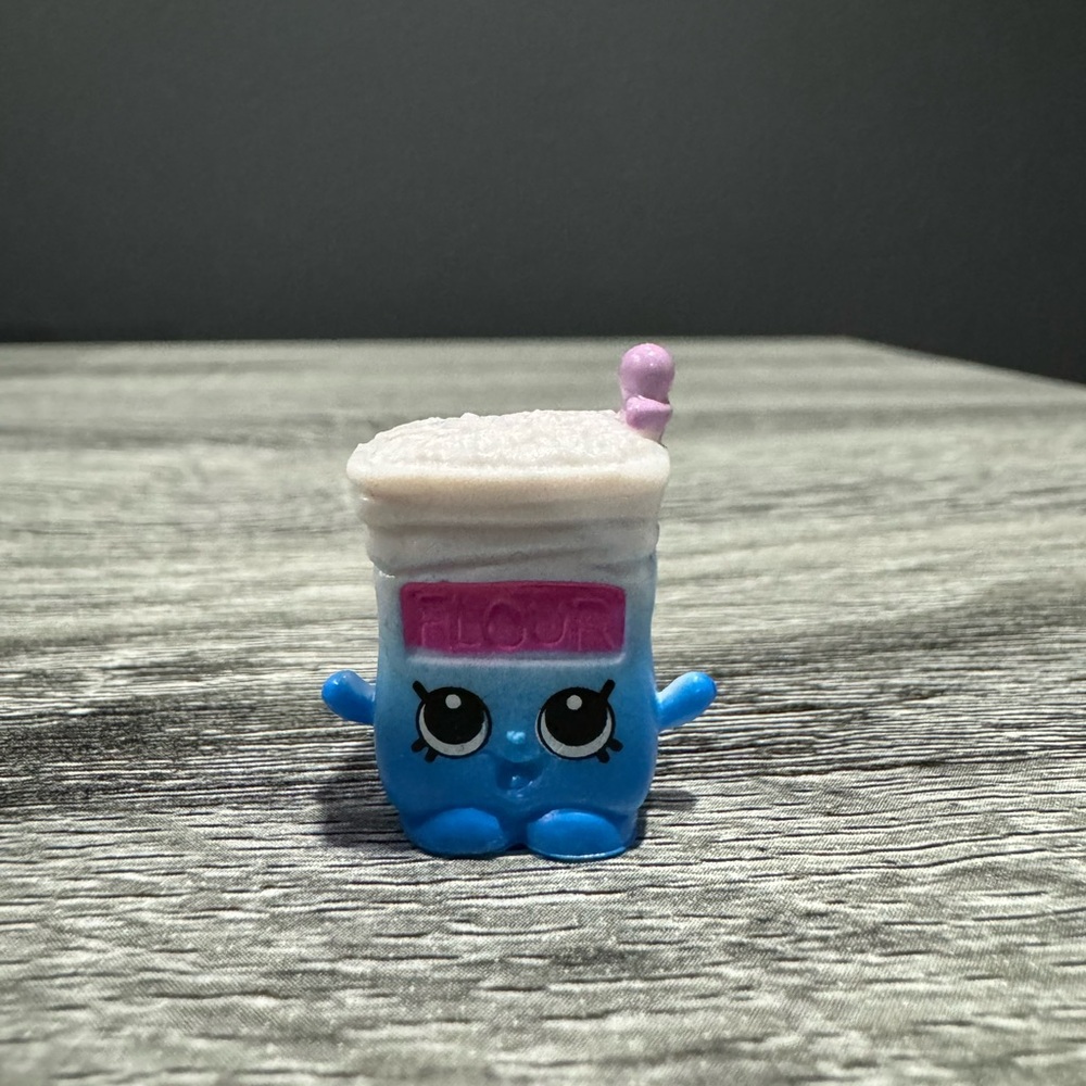 Shopkins | Bakery: Fleur Flour (6-04) - Collectible Mini Figure